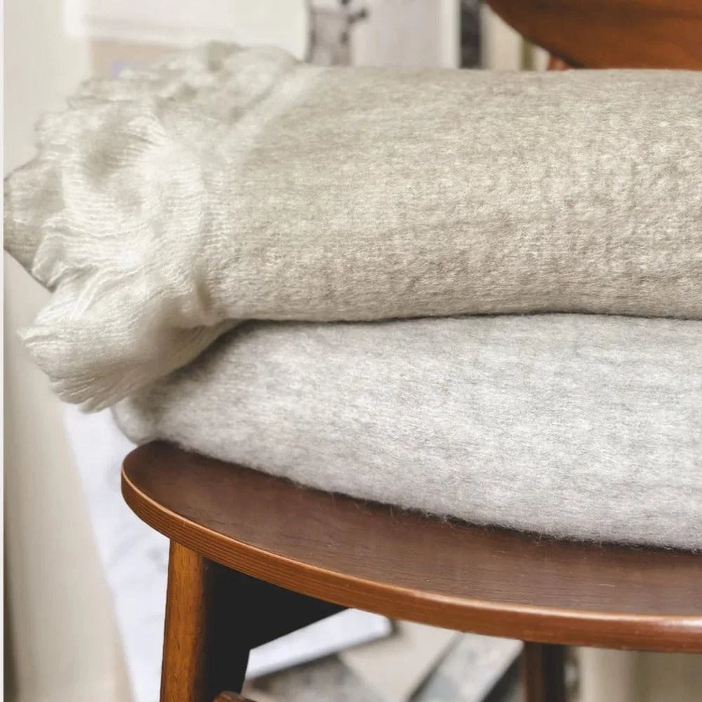 NWT Soft Fringe Knit Throw in Pebble - Picture 4 of 4